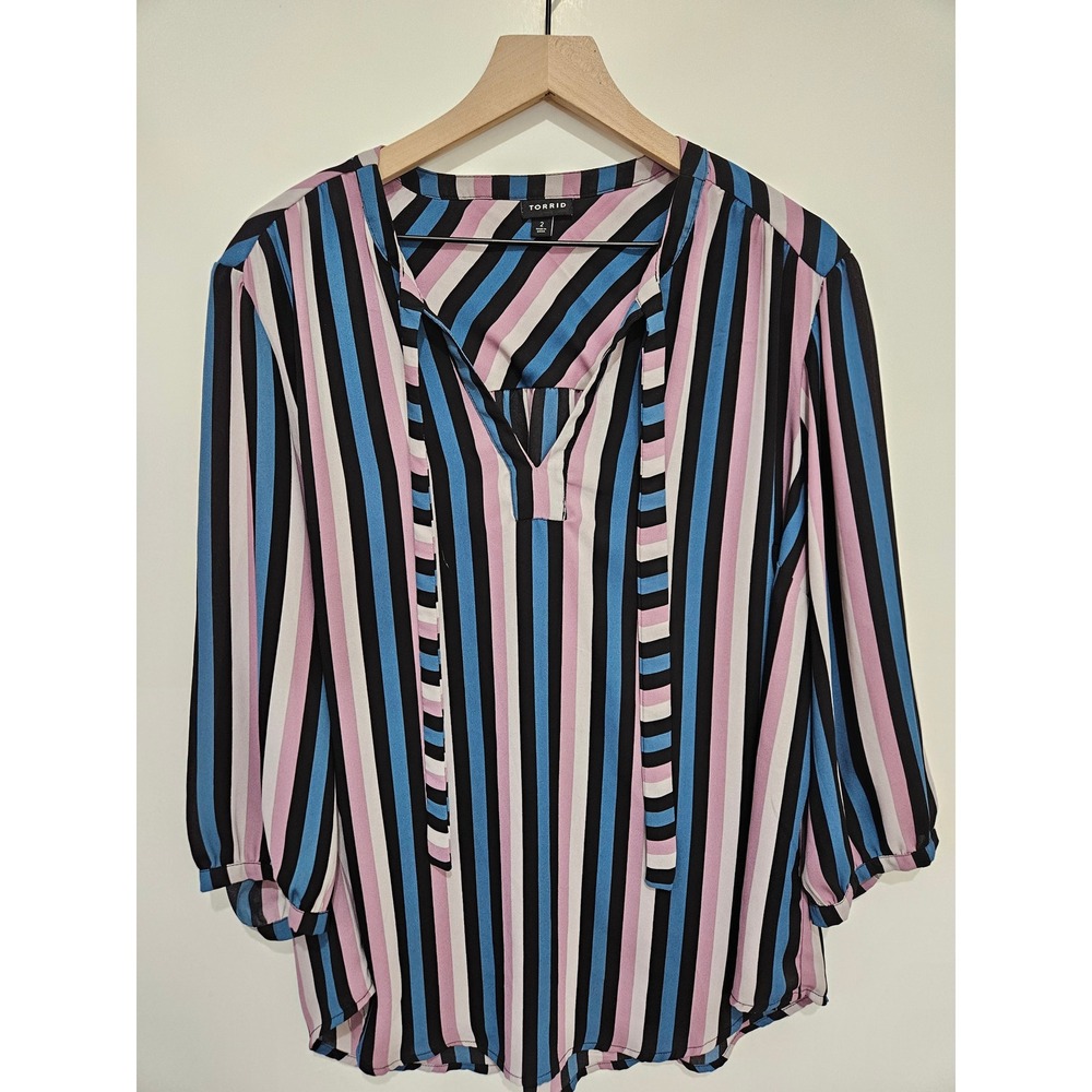Torrid Women Plus Size 2 Multicolor Diagonal Stripe Split Neck Georgette‎ Blouse